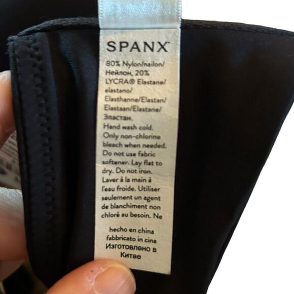SPANX CONVERTIBLE BLACK BRA TOP GOLD New with tags 32 B - Picture 9 of 9